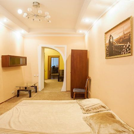 Апартаменти Вул Кониського 5 На 6 Осіб Біля Медичного Університету Lviv Buitenkant foto