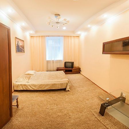 Апартаменти Вул Кониського 5 На 6 Осіб Біля Медичного Університету Lviv Buitenkant foto