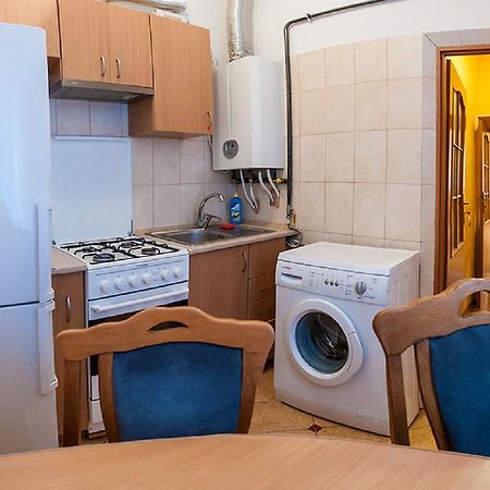 Апартаменти Вул Кониського 5 На 6 Осіб Біля Медичного Університету Lviv Buitenkant foto