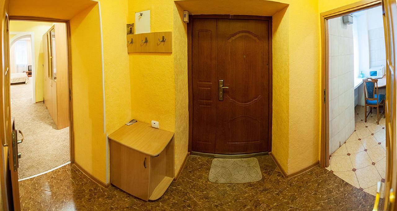 Апартаменти Вул Кониського 5 На 6 Осіб Біля Медичного Університету Lviv Buitenkant foto