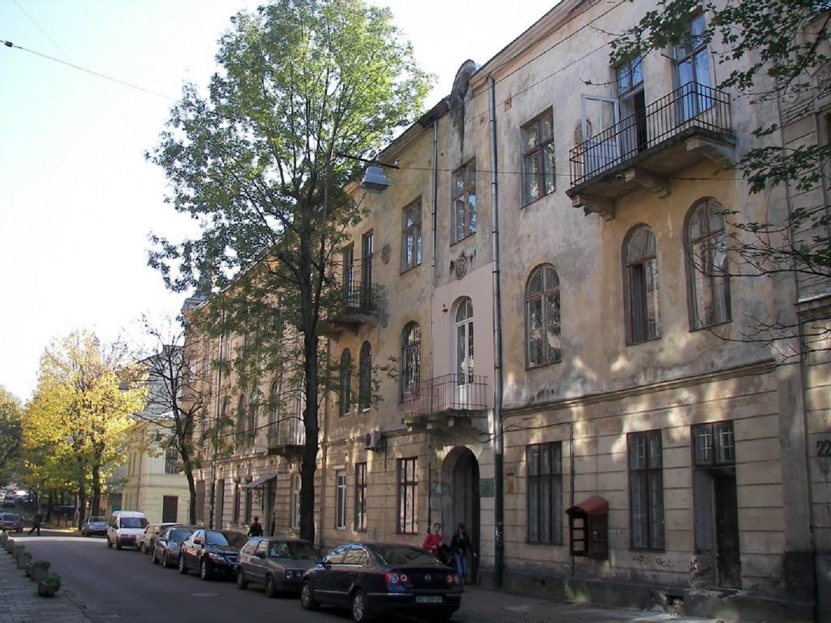 Апартаменти Вул Кониського 5 На 6 Осіб Біля Медичного Університету Lviv Buitenkant foto