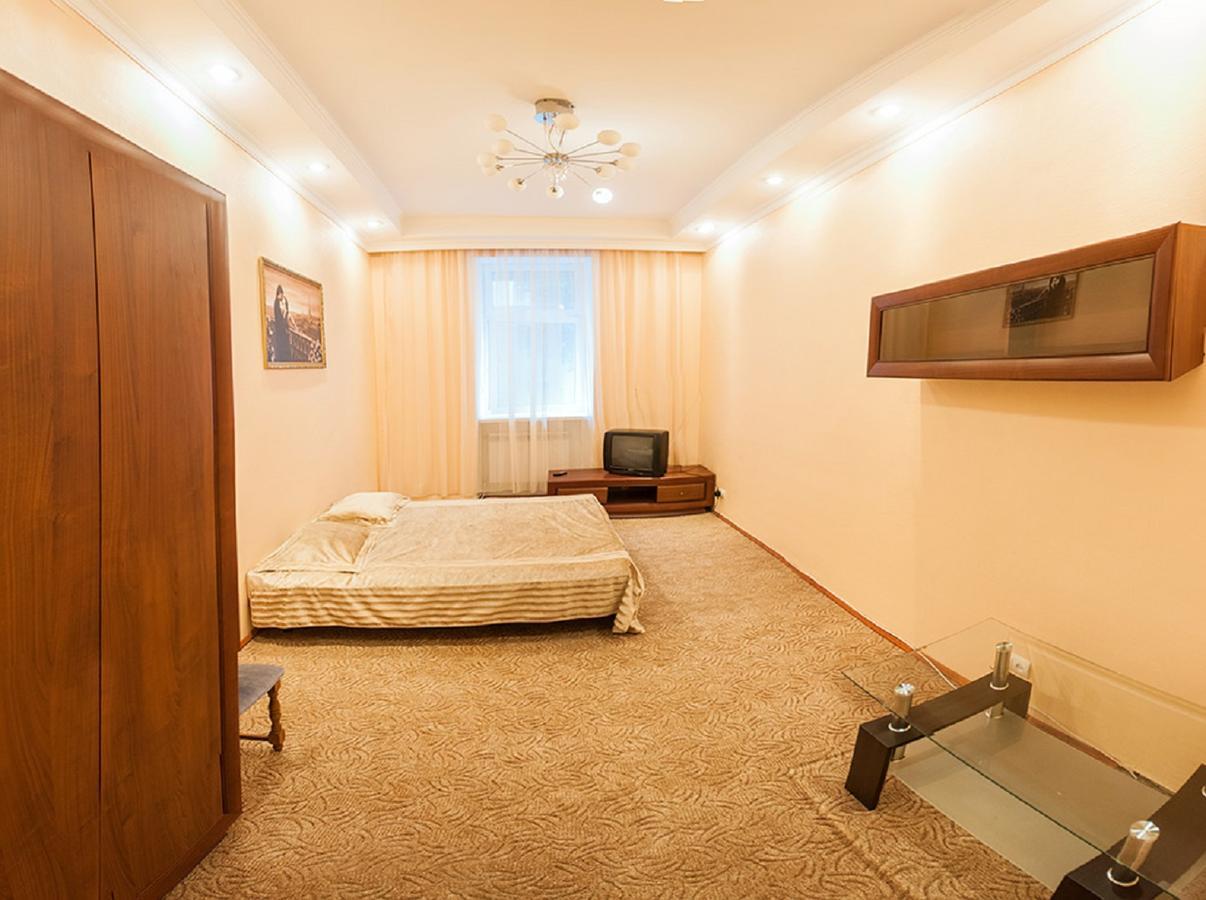 Апартаменти Вул Кониського 5 На 6 Осіб Біля Медичного Університету Lviv Buitenkant foto