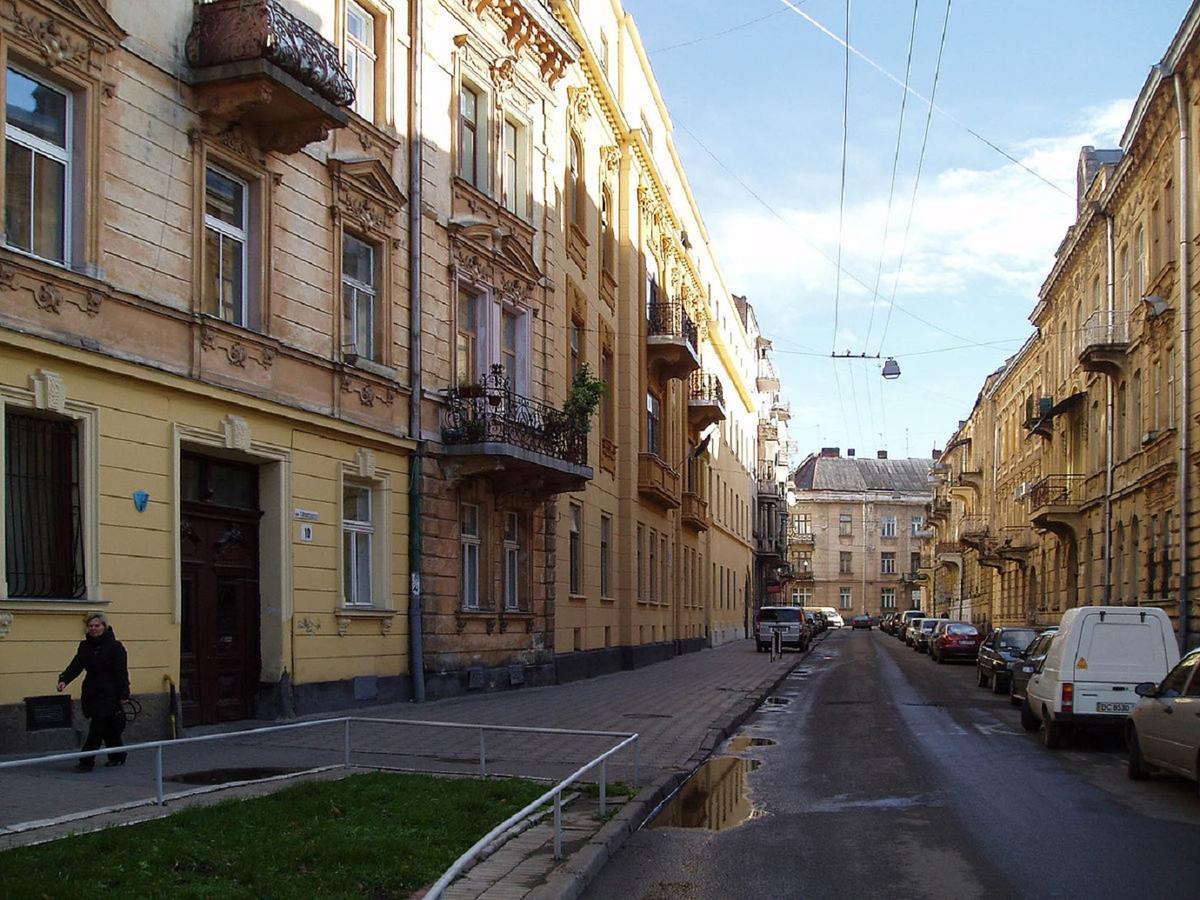Апартаменти Вул Кониського 5 На 6 Осіб Біля Медичного Університету Lviv Buitenkant foto
